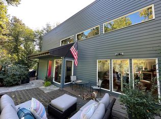 930 S Powers Ct, Portland, OR 97219