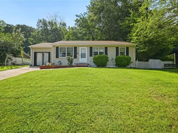 38 Garfield Dr, Newport News, VA 23608