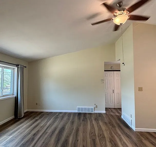 2525 Broadway St — Photo 16