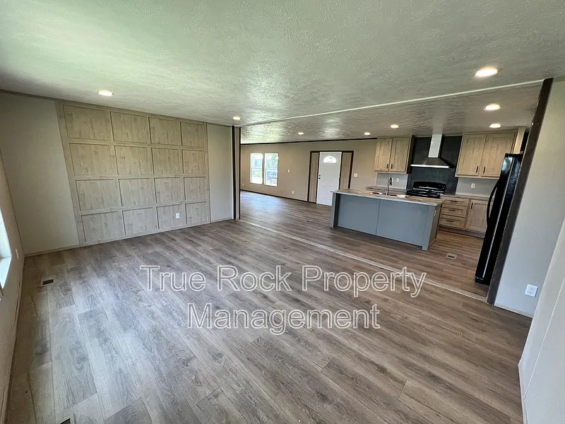 4 bed, 2.0 bath, $1,350 — Photo 3