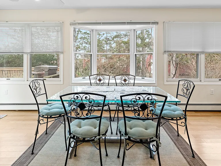 74 Scotts Landing Rd — Photo 9
