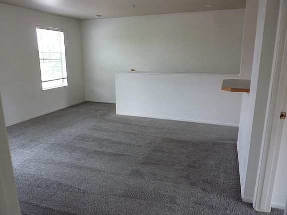 4th image of 930 Peach St