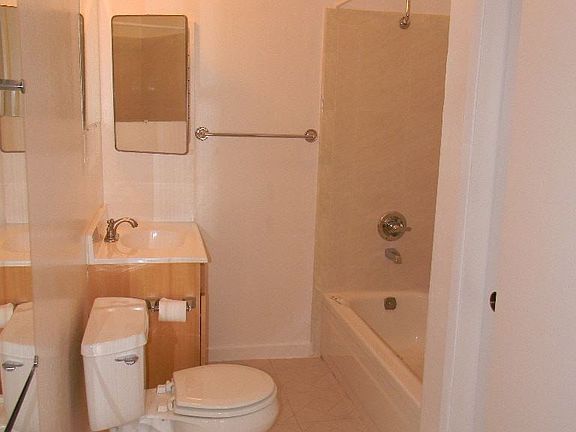 5th image of 3055 Sacramento St APT 9