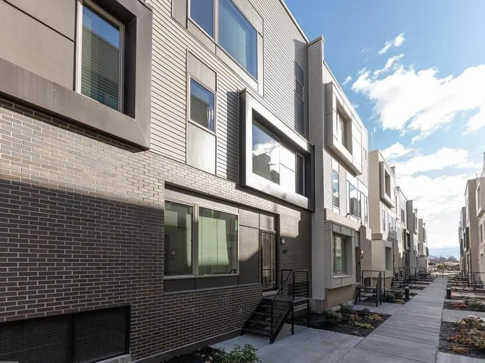 2108 Kensington Walk