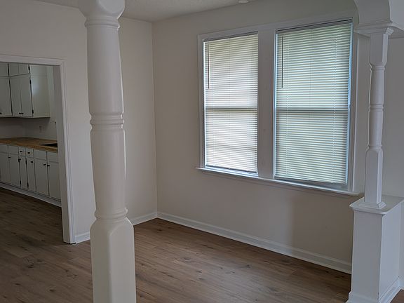 4th image of 2913 Burroughs St