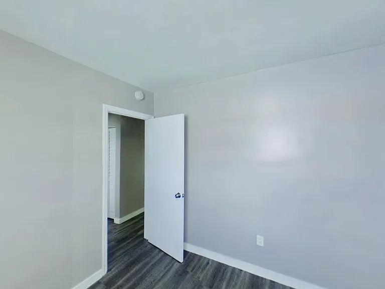 Centrally Located Gated Property Just Outside of Downtown Miami — Photo 27