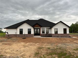 2410 N Davis St, Lavaca, AR 72941