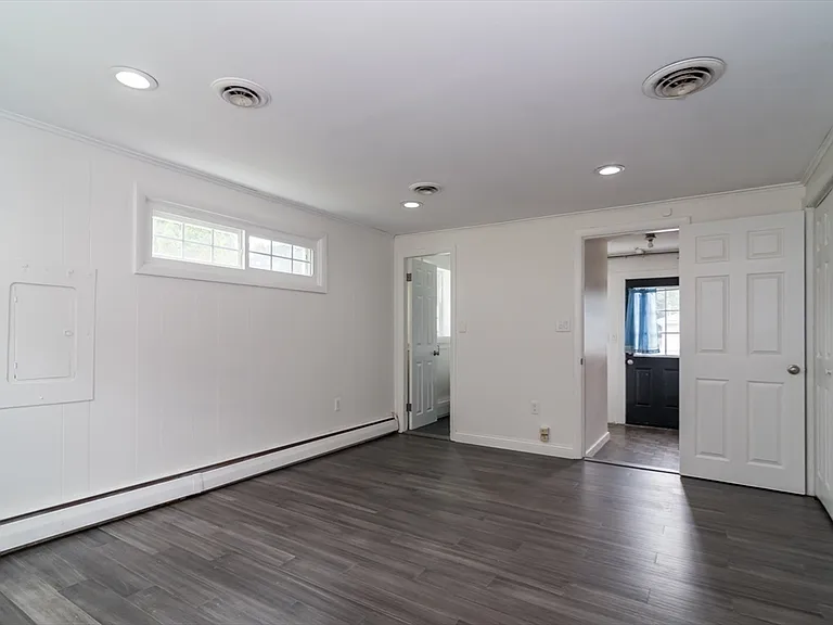 22 Wethersfield Rd — Photo 11