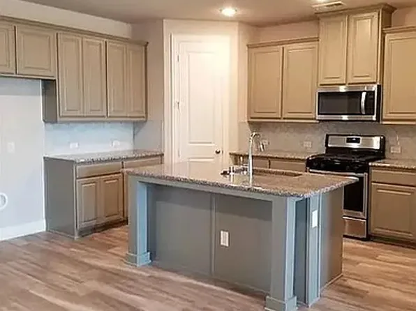 904 Estelle Dr, Euless, TX 76040