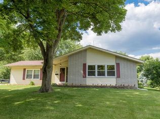 17 Bunting Ln, Naperville, IL 60565
