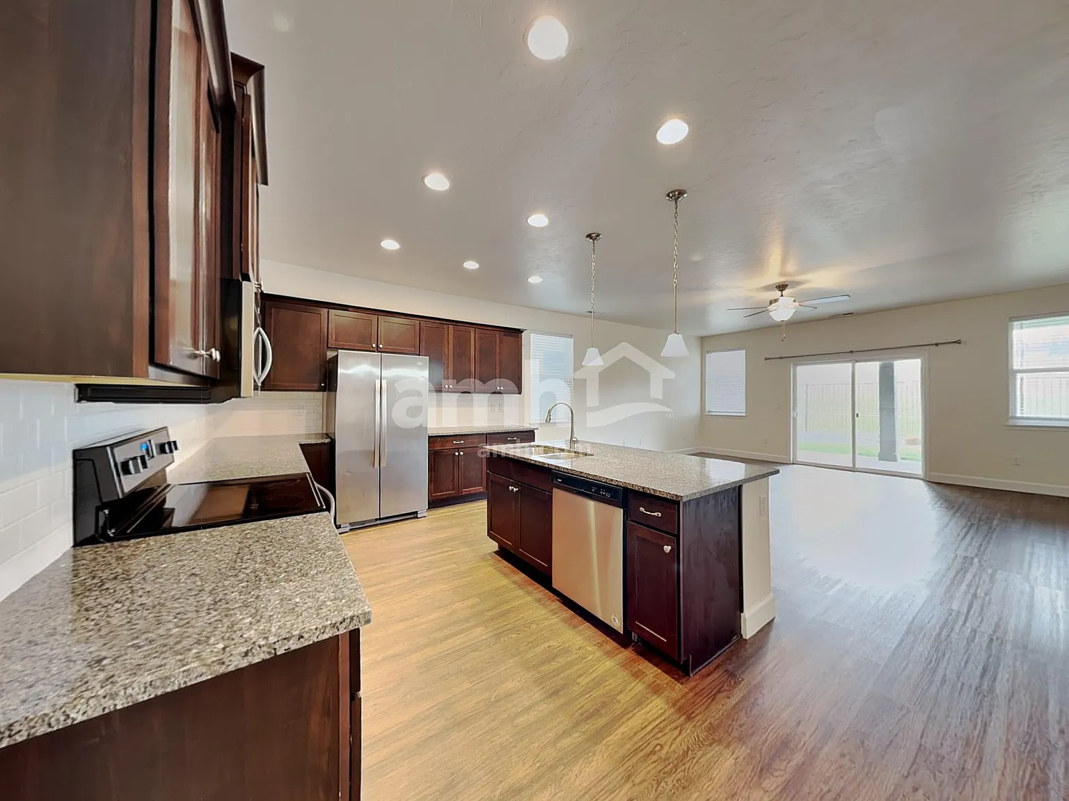 3 bed, 2.0 bath, 1610 sqft, $2,640 — Photo 3