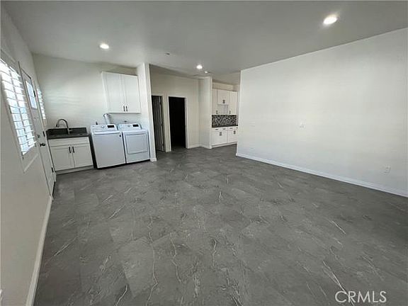 4th image of 2534 N Magnolia Ave
