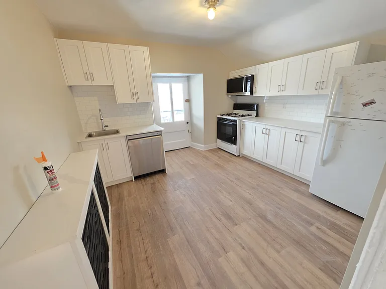207 William St #5 — Photo 14