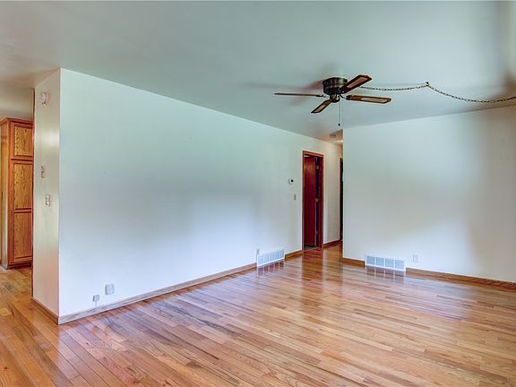 2nd image of 9821 Deer Park Road