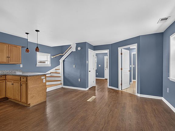 4th image of 207 1/2 York St