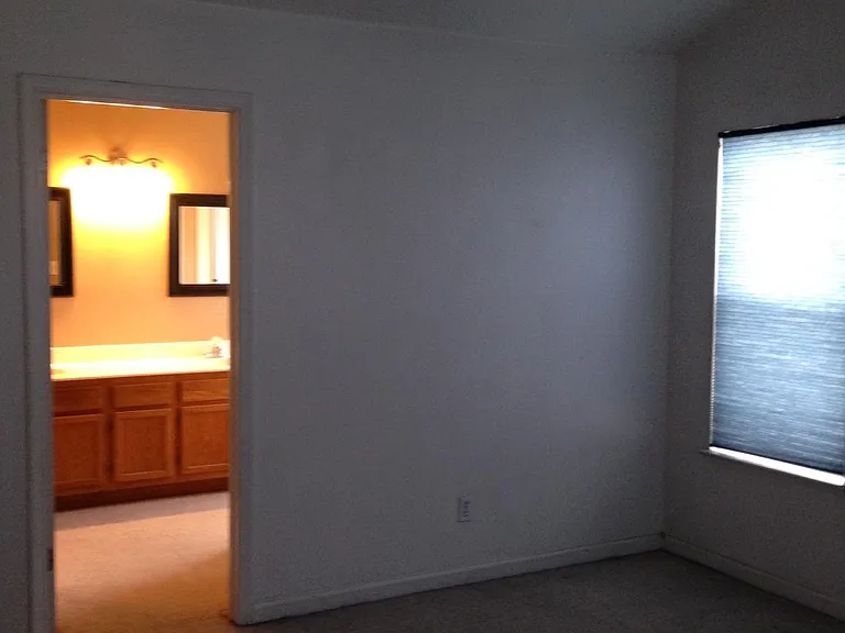 214 Holland Cir — Photo 13