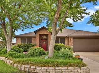 529 Cambridge Dr, Saginaw, TX 76179