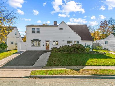 197 Blacksmith Road S, Levittown, NY, 11756