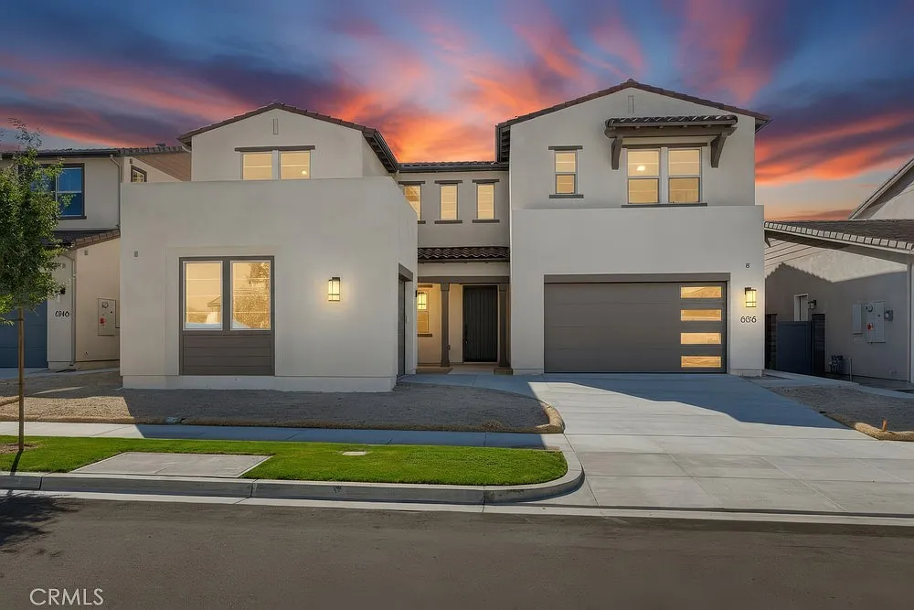 5 bed, 5.5 bath, 3965 sqft, $11,999 — Photo 1
