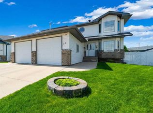 79 N Henderson Ct NE, Medicine Hat, AB T1C 1Y9