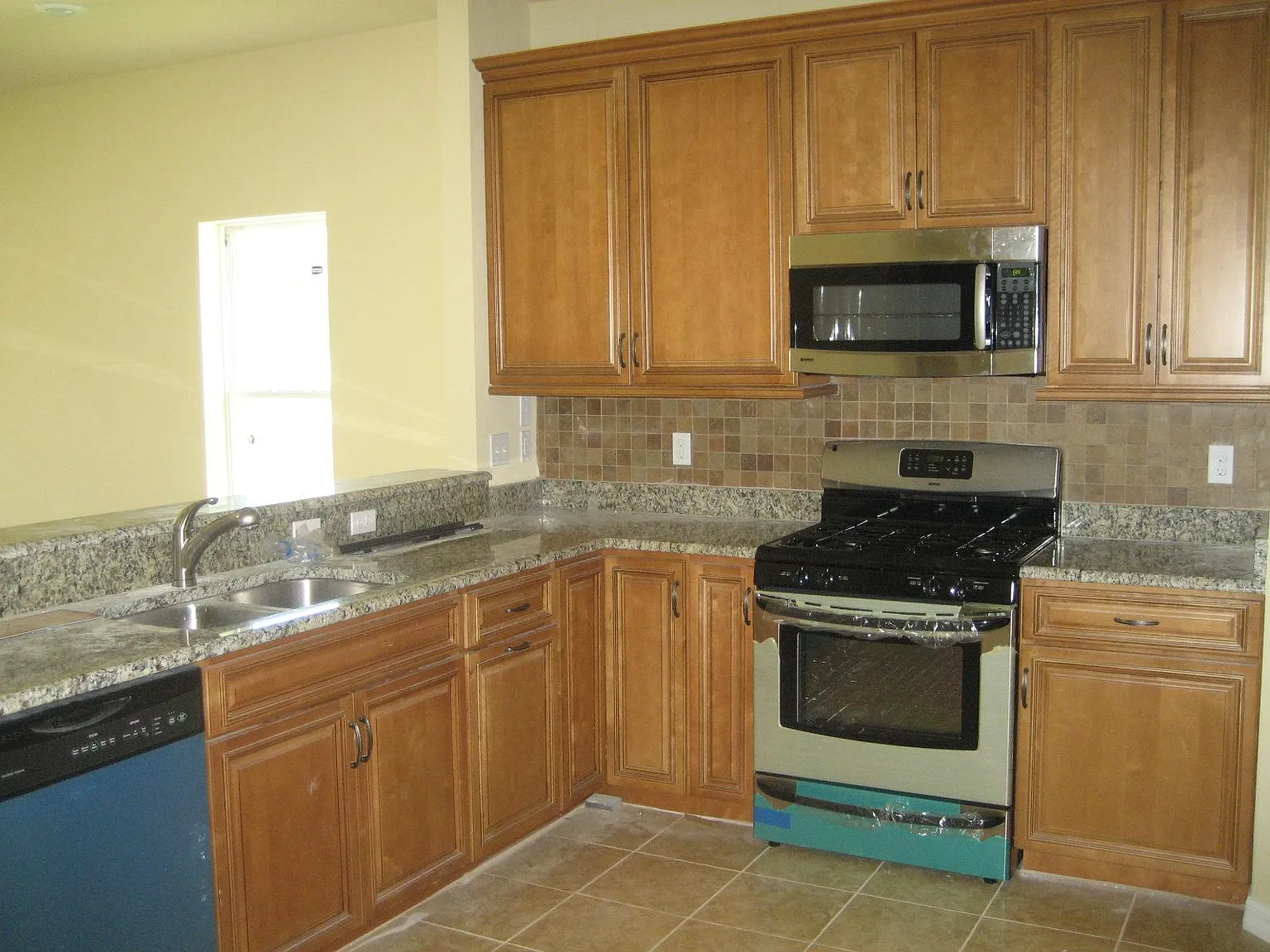 9916 NW 18th Rd — Photo 3