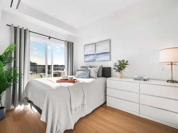 2331 Kelly Ave #404, Pt Coquitlam, BC V3C 0L1