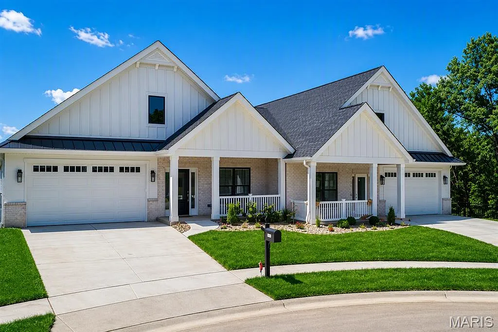 3 bed, 2.0 bath, 2072 sqft, $4,970 — Photo 2