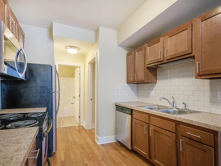 220 Eastern Ave SE #2 — Photo 4