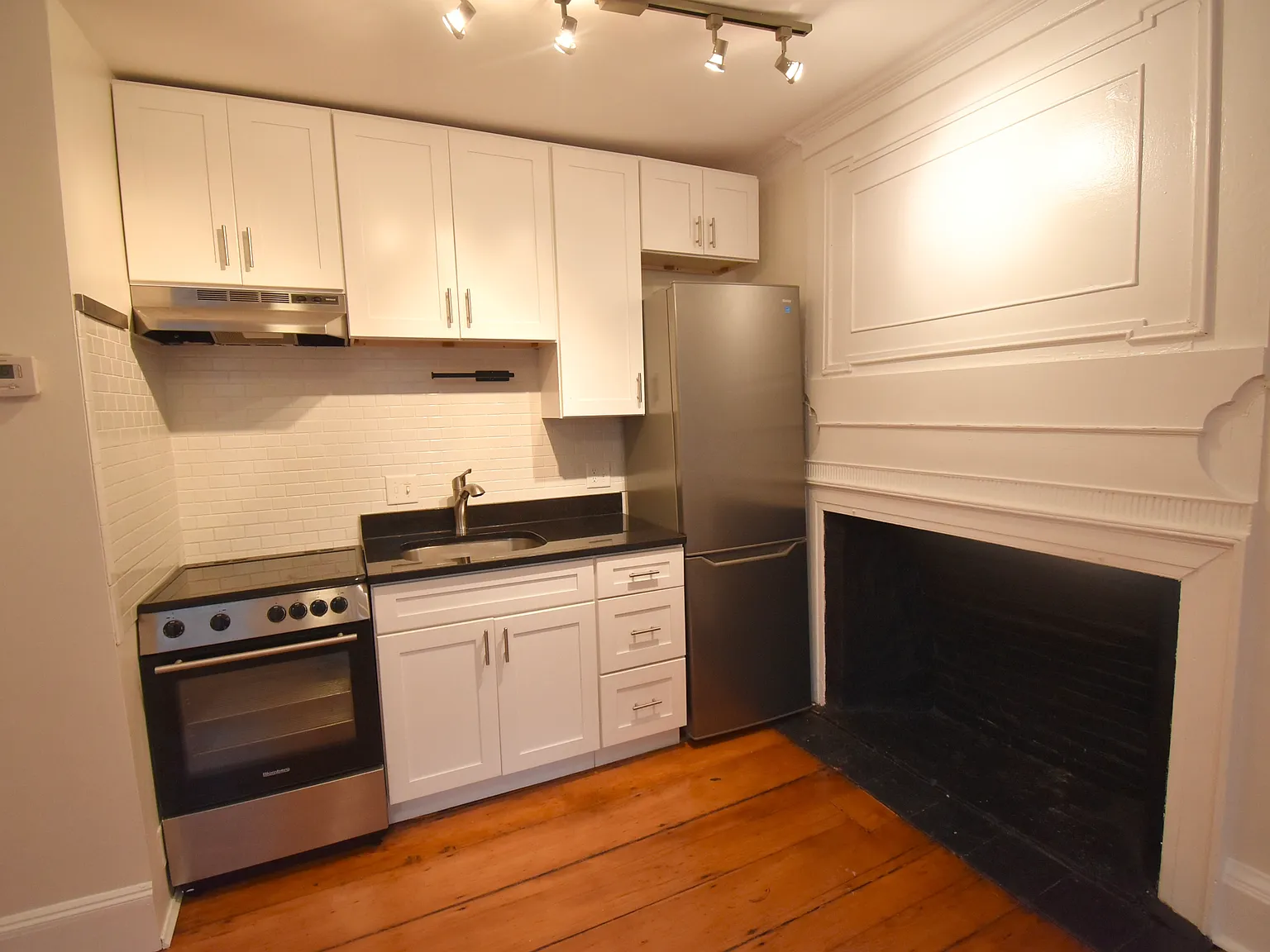 1 bed, 450 sqft, $2,150 — Photo 3