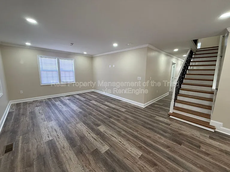 1226 Hoover Ave — Photo 5