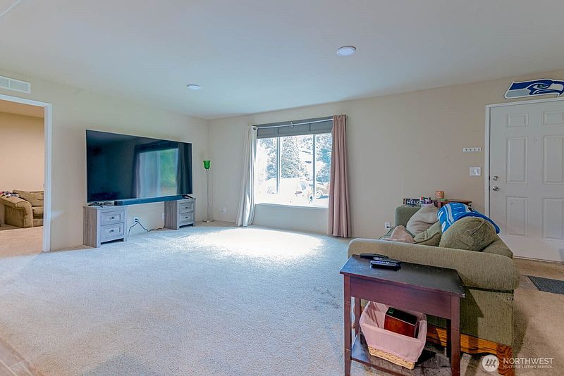 4th image of 6705 NE Prospect Street