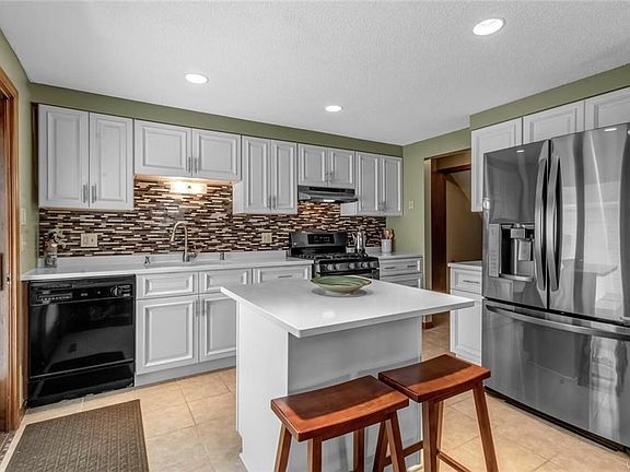 4th image of 317 Wimbledon Ct #A