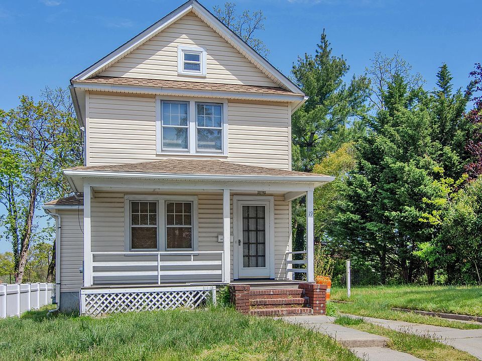 1st image of 19 School St
