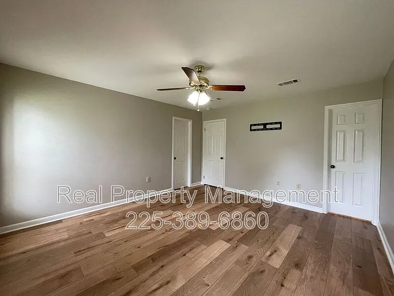 2422 Riverside Dr — Photo 12