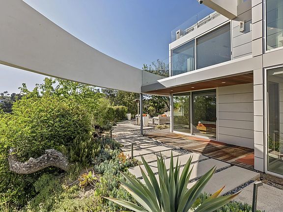 4th image of 15045 Rancho Real