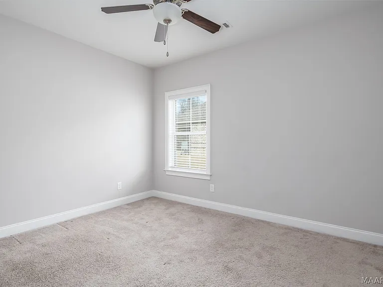 284 Abby Ln — Photo 3
