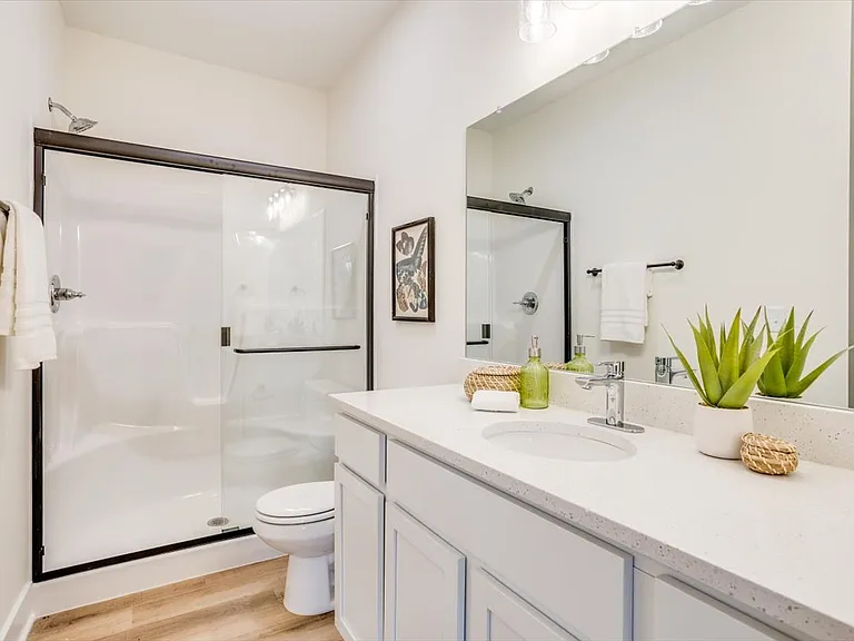 5644 E Bristol St — Photo 16