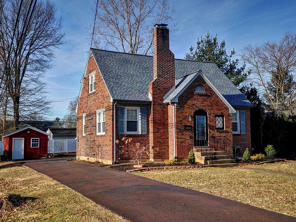 Front of House with long driveway