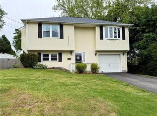 100 Panto Rd, Warwick, RI 02886