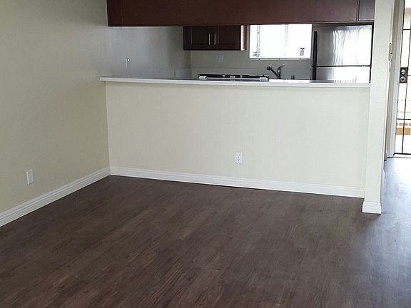 5th image of 617 E 97th St APT 305