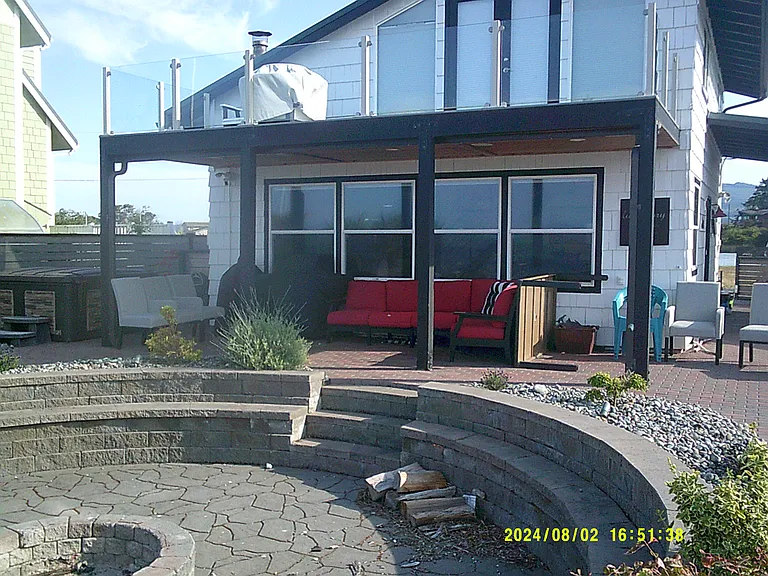 131 Beach Dr — Photo 5