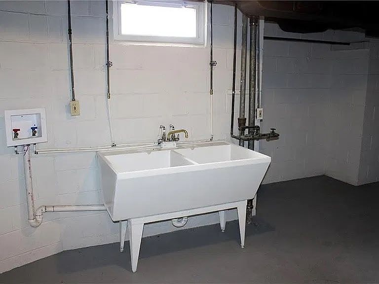 1st image of 1225 Winton Ave