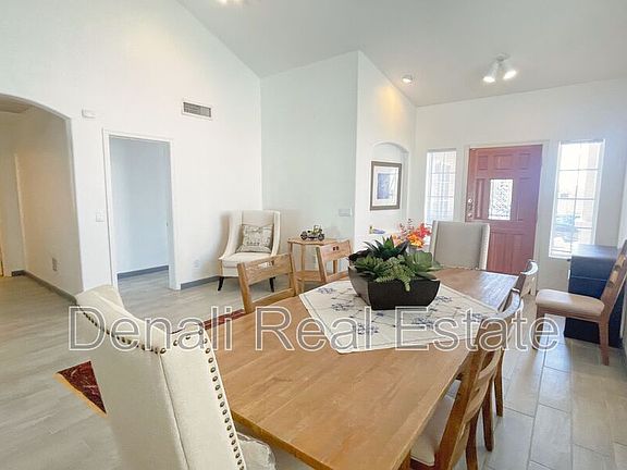 5th image of 11832 E Clinton St