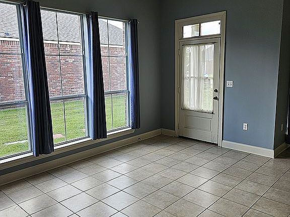 3rd image of 4047 Northshore Ave
