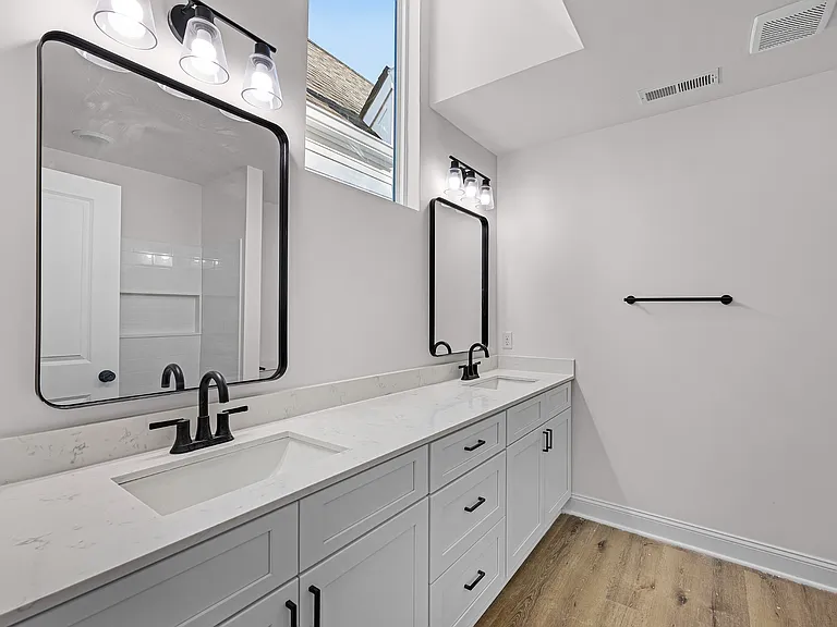 111 Williams St #B — Photo 8
