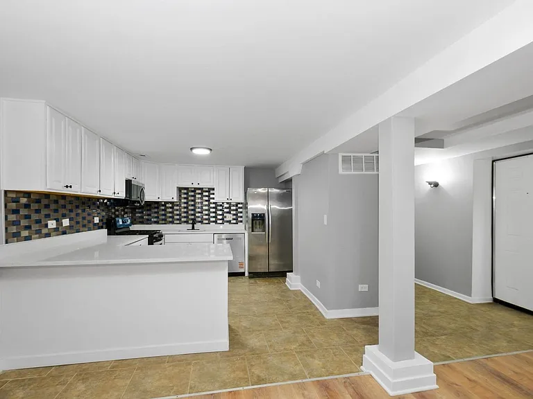 5201 S Calumet Ave — Photo 1