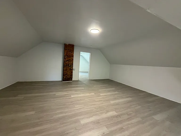 7009 Hecker Ave — Photo 42