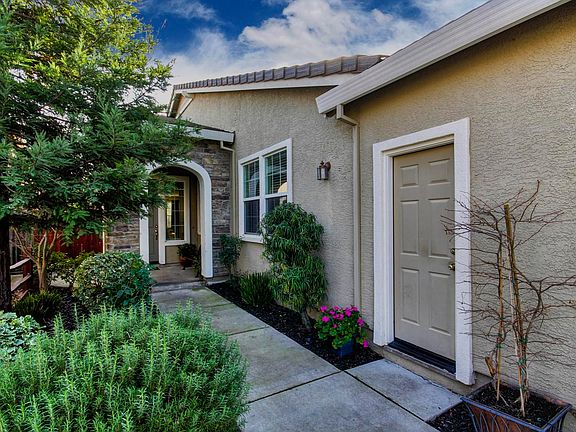 4th image of 3318 Mas Amilos Way