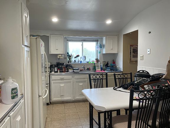 4th image of 31 College Dr #3