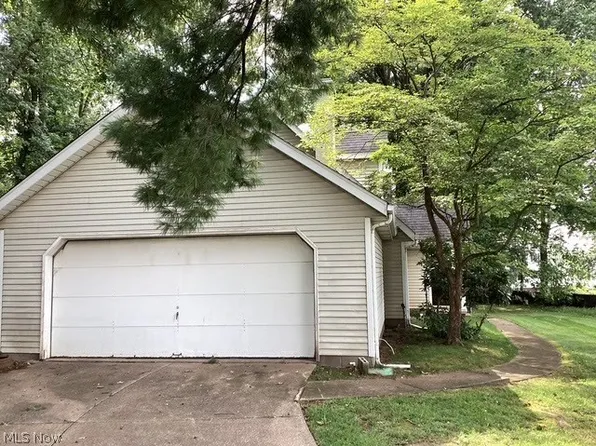 9524 Lasalle Ln, Mentor, OH 44060